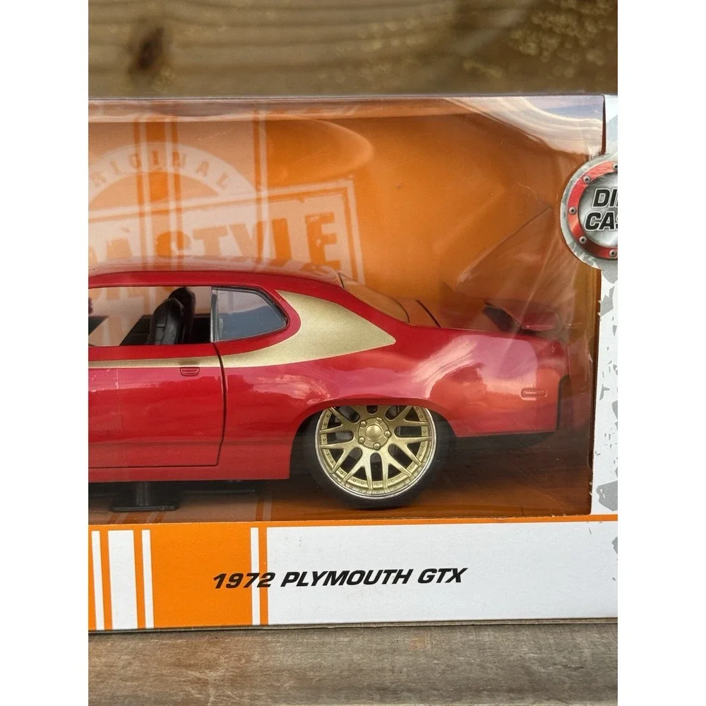 1972 PLYMOUTH GTX RED W/GOLD GRAPHICS 1/24 DIECAST MODEL CAR BY JADA‎ 34206